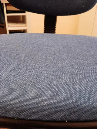 Silla de escritorio con ruedas y reposabrazos