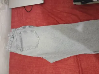 Pantalón vaquero gris