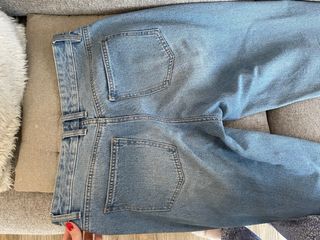 Pantalones vaqueros con brillos