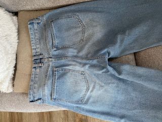 Pantalones vaqueros con brillos