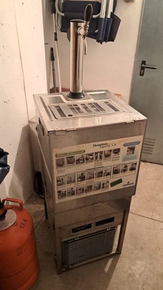 Barril Cerveza con Grifo y Botella Gas