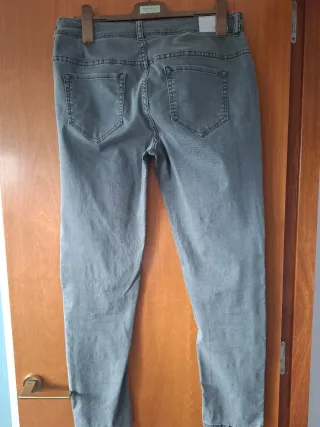 Pantalón verde oscuro con cremalleras