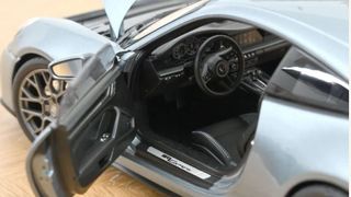 PORSCHE 911 992-2 CARRERA COUPE 2025 SILVER 1:18