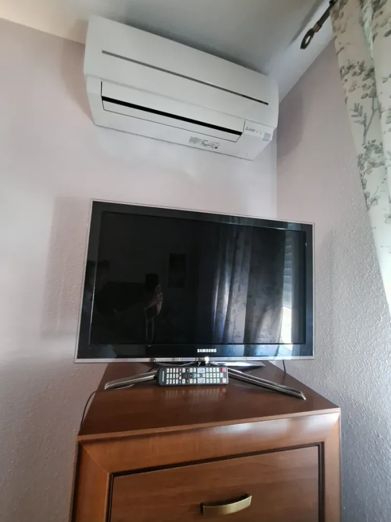 Televisión Samsung Negro y Plateado 32 pugadas
