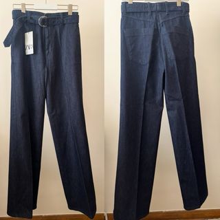 Pantalón Zara con cinturón y hebilla