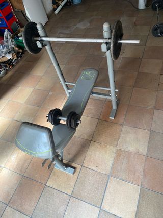 Banco de pesas y mancuernas