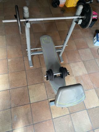 Banco de pesas y mancuernas