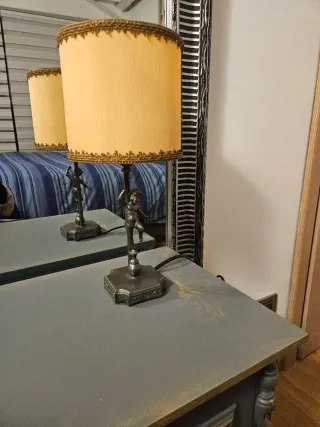 Lampada vintage con figura cherubino
