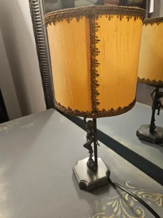 Lampada vintage con figura cherubino