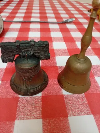 Dos campanas decorativas pequeñas