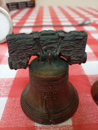 Dos campanas decorativas pequeñas