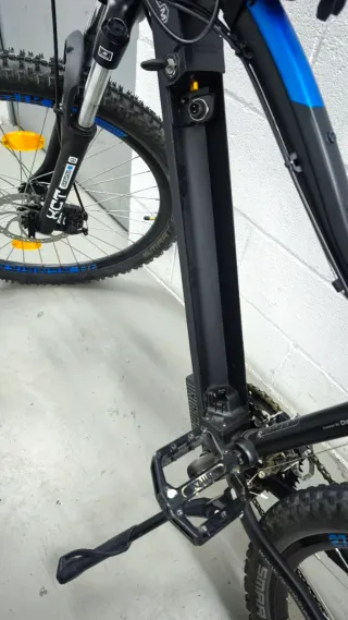 Bicicleta Eléctrica NCM Negra y Azul