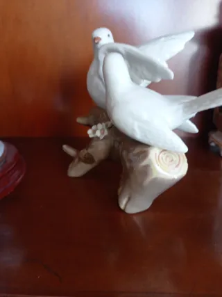 Figura de porcelana Casades, dos palomas