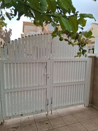 Puerta aluminio blanco 235x180cm