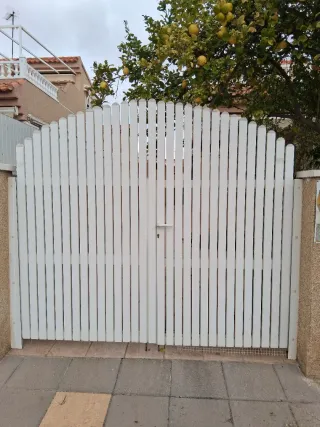 Puerta aluminio blanco 235x180cm