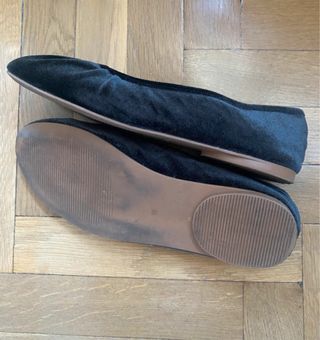 Bailarinas de terciopelo negras de Mango Kids.