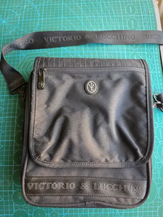 Bolso bandolera Victorio & Lucchino negro