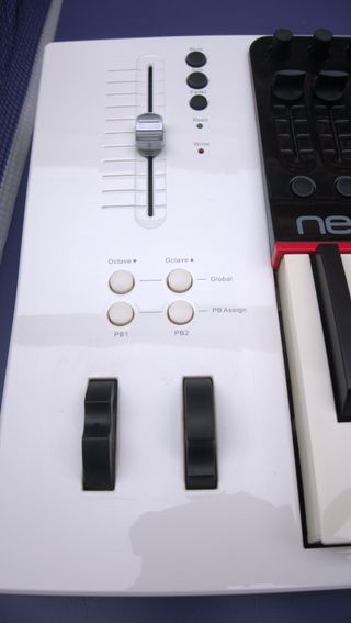 Teclado MIDI Nektar Panorama P4