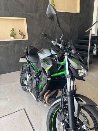 Kawasaki Z650 2023 - 4000km - PRACTICAMENTE NUEVA