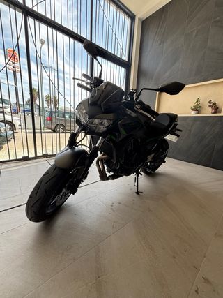 Kawasaki Z650 2023 - 4000km - PRACTICAMENTE NUEVA