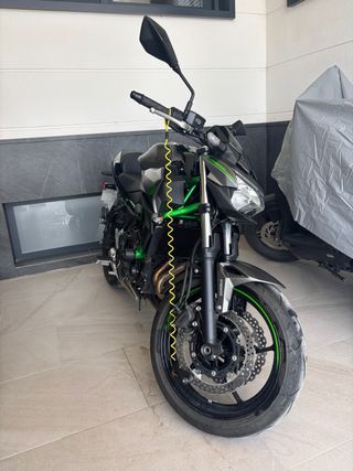 Kawasaki Z650 2023 - 4000km - PRACTICAMENTE NUEVA