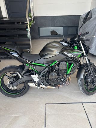Kawasaki Z650 2023 - 4000km - PRACTICAMENTE NUEVA