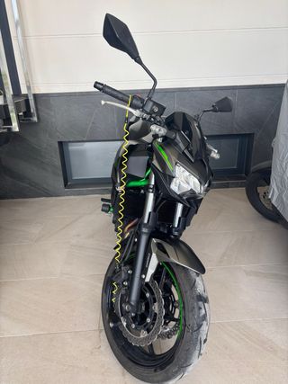 Kawasaki Z650 2023 - 4000km - PRACTICAMENTE NUEVA