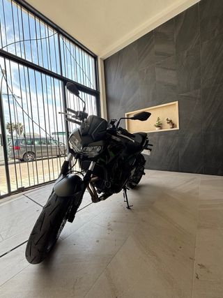 Kawasaki Z650 2023 - 4000km - PRACTICAMENTE NUEVA