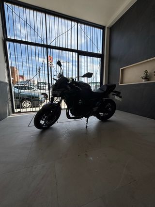 Kawasaki Z650 2023 - 4000km - PRACTICAMENTE NUEVA