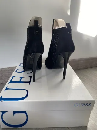 Botines Guess Tacón Peep Toe Negro