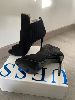 Botines Guess Tacón Peep Toe Negro