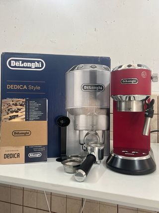 Cafetera DeLonghi Dedica Style Roja