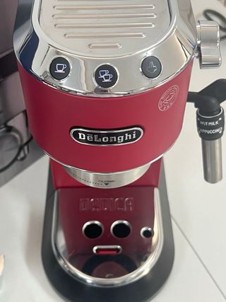 Cafetera DeLonghi Dedica Style Roja