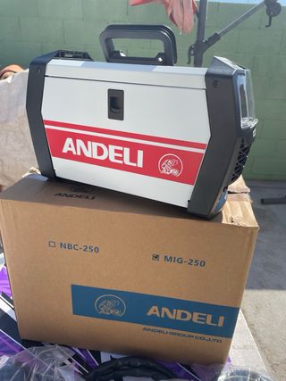 Soldadora ANDELI LED MIG-250 Inverter