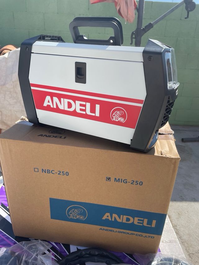 Soldadora ANDELI LED MIG-250 Inverter