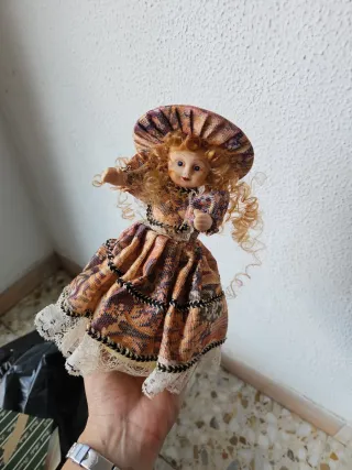 Muñeca antigua musical