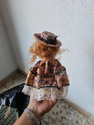 Muñeca antigua musical
