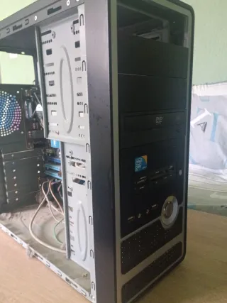 Torre di Computer Nero e Argento