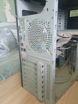 Torre di Computer Nero e Argento