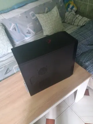 Torre di Computer Nero e Argento