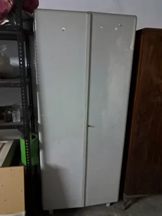 Armario vintage de madera