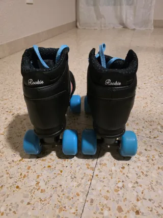Patines de ruedas con ruedas azules