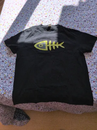 Camiseta Negra Talla XL con Dibujo de Pez