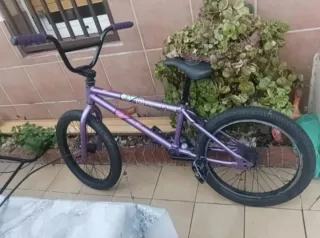 Bicicleta BMX Morada