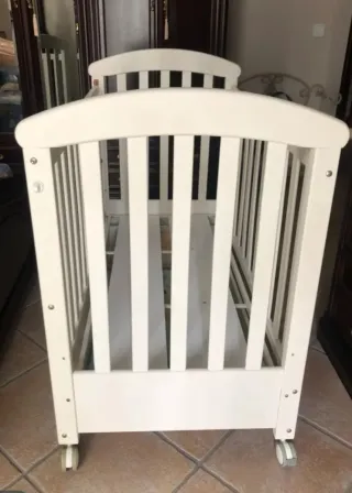 Cuna blanca con cajón