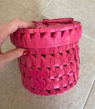 Caja redonda de mimbre