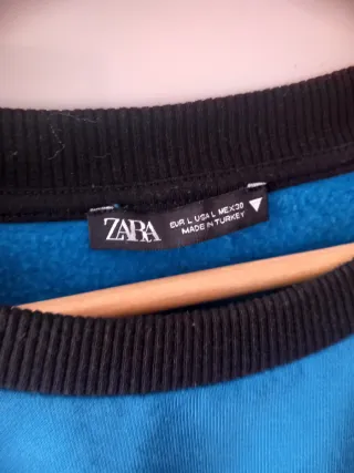 Conjunto chándal Zara negro y azul.