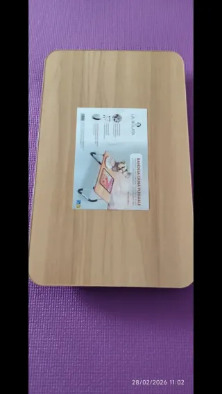 Mesa auxiliar plegable para cama