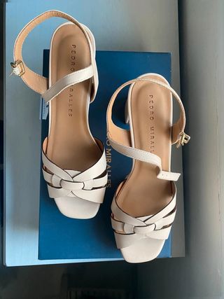 Sandalias Pedro miralles beige con plataforma...