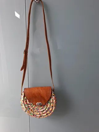 Bolso redondo tejido multicolor. Nuevo sin estrena